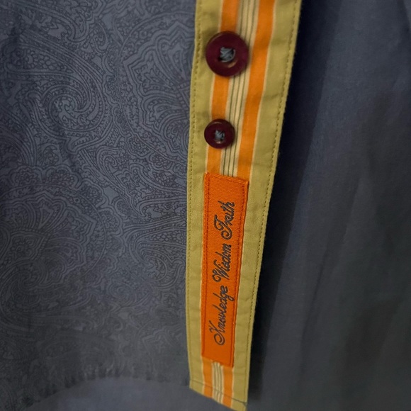 Robert Graham Blue Print Button-Up Shirt, size M - Picture 5 of 12